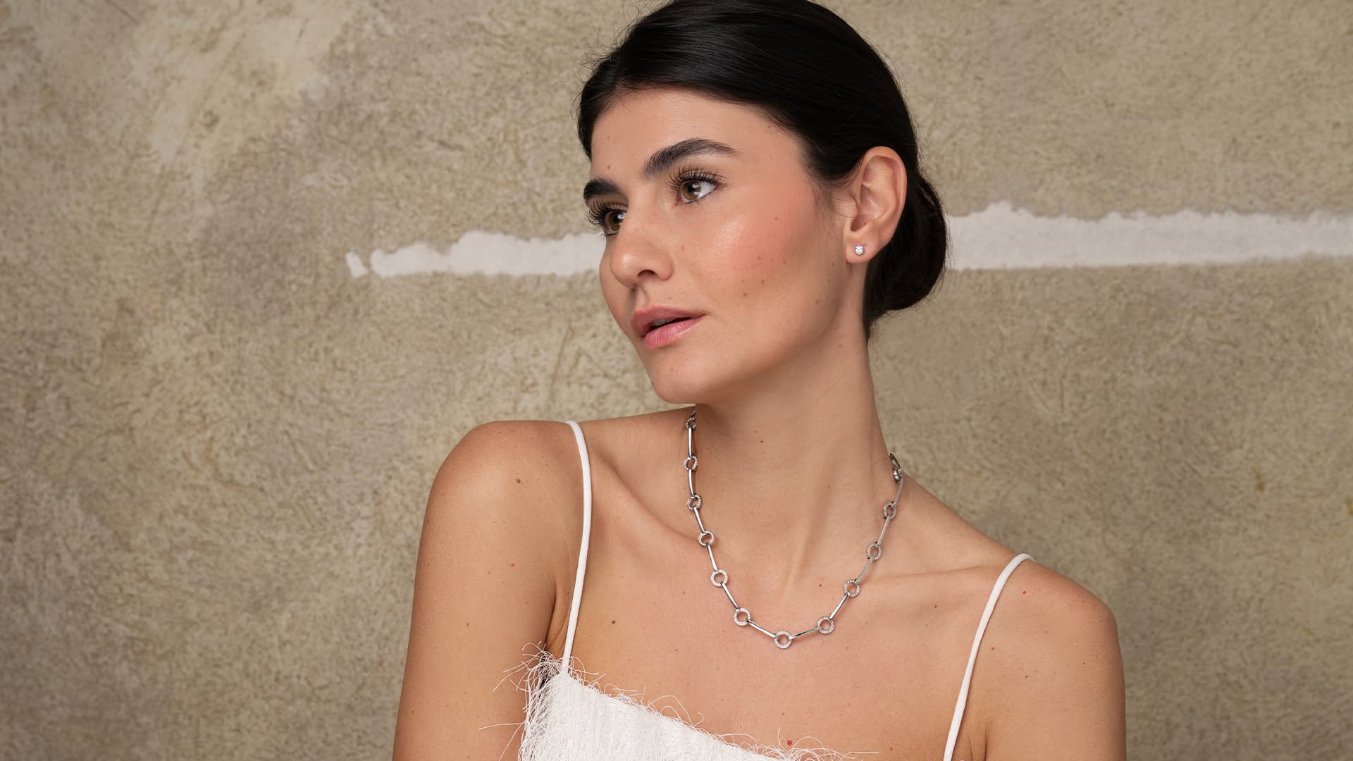 https://a.storyblok.com/f/329822/1920x1080/7a3d486053/16x9_stella_ring-chain-stars-collier-crown-stars-ear-0-38-ct.jpg