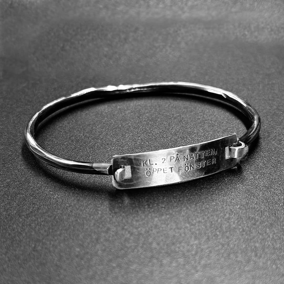 Kl 2 På Natten Cuff