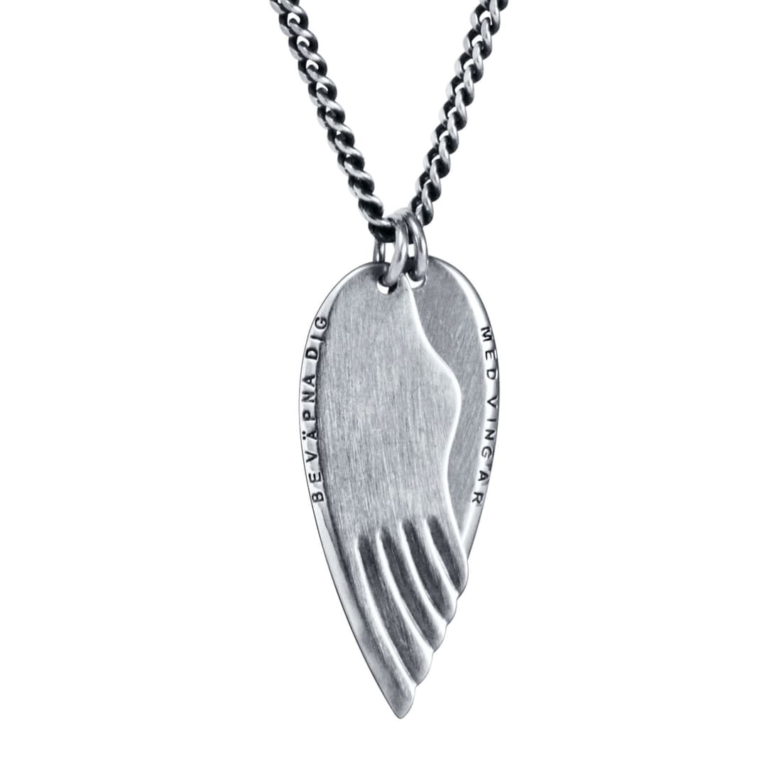 Beväpna Dig Med Vingar Pendant