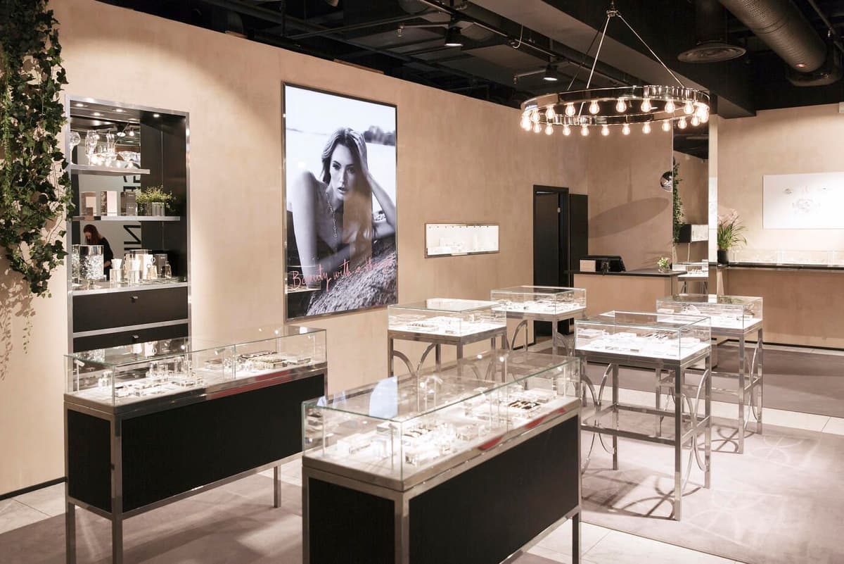 Efva Attling Täby Centrum store